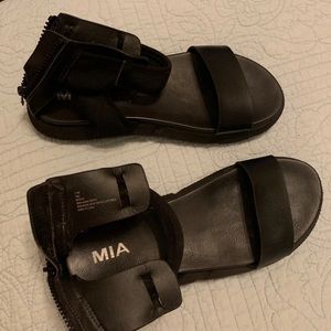 MIA platform sandals size 7.5